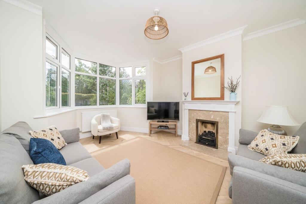 House in Kingston upon Thames - More
