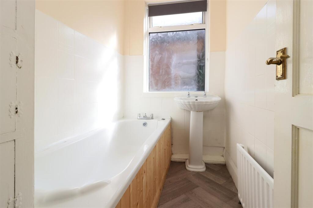 Apartment in North Tyneside, North East - More