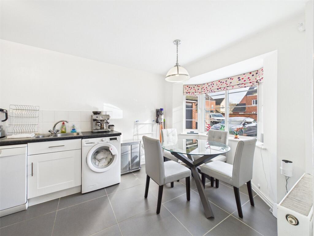 Northwood Drive Kingsway, Quedgeley, Gloucester, Gloucestershire, GL2 photo 4