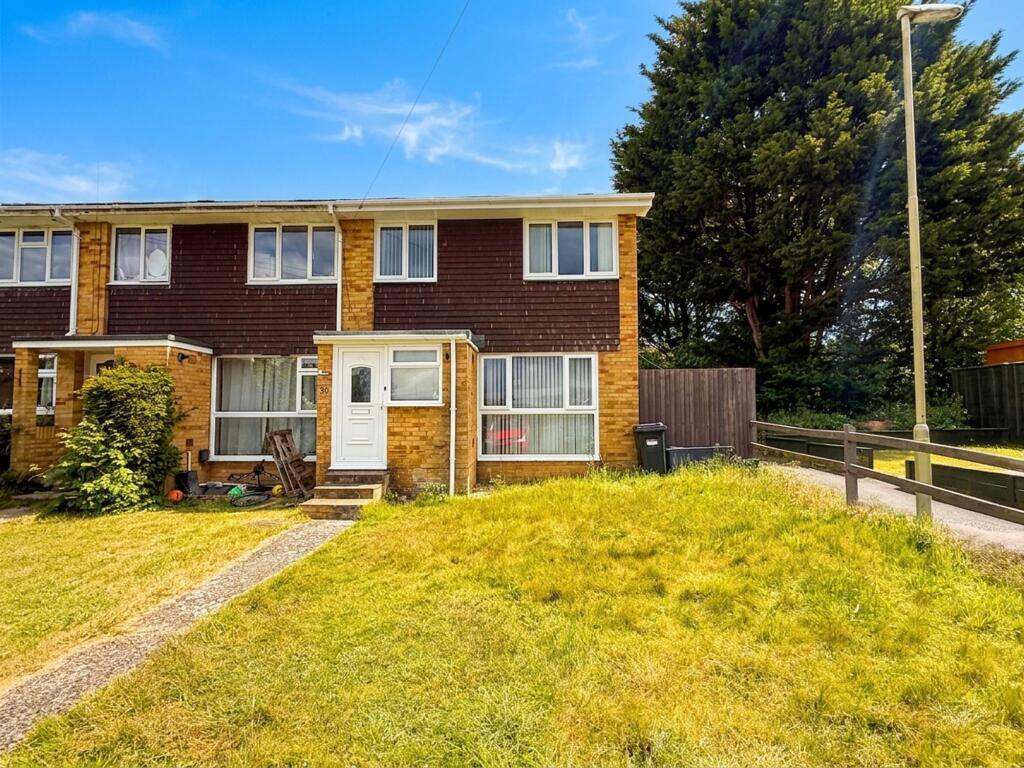 Main image of property: Elizabeth Gardens, Dibden Purlieu, SO45