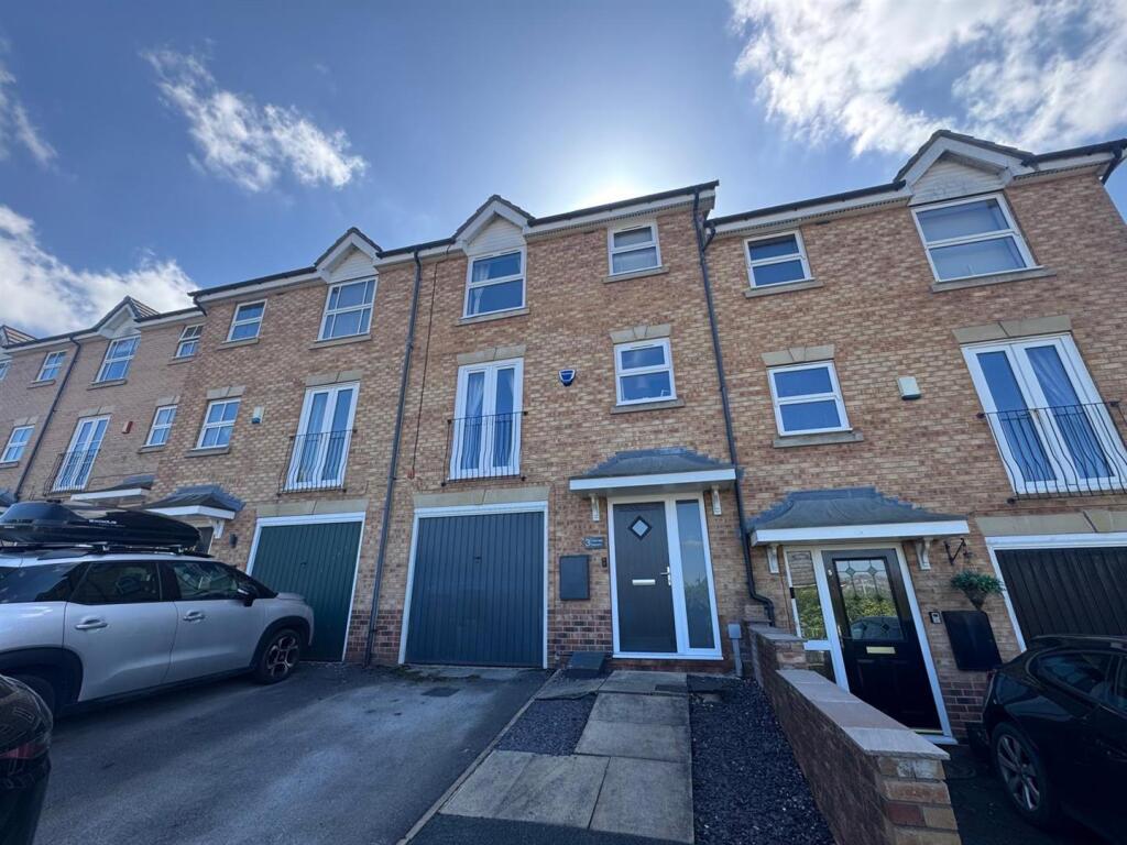 Main image of property: Harvest Mount, Cote Farm, Thackley, Bradford