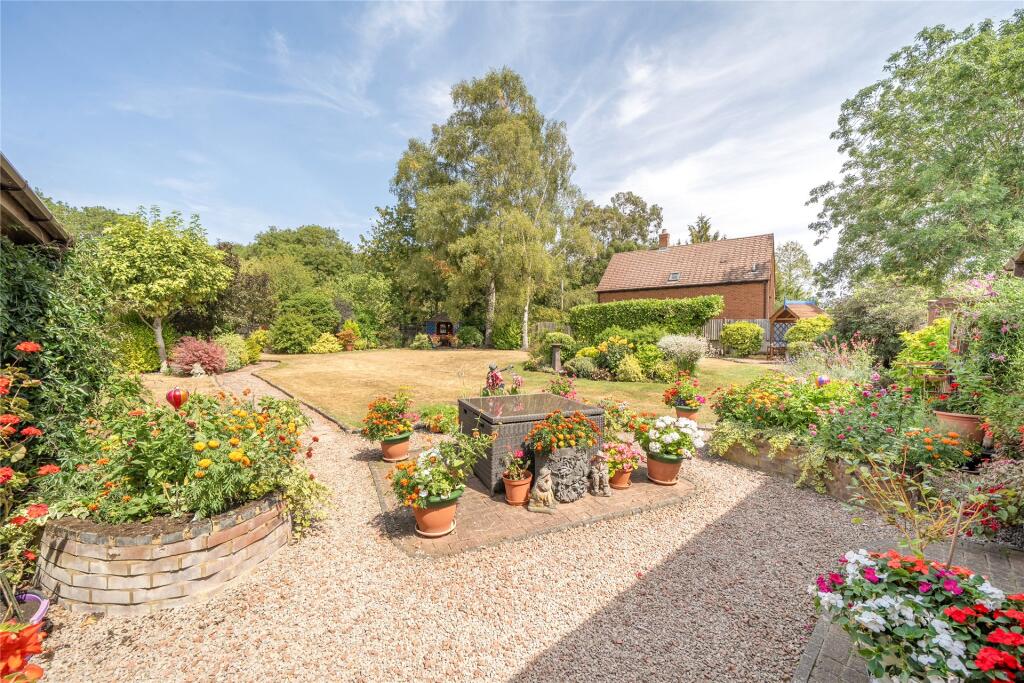 Top End, Renhold, Bedfordshire, MK41 photo 4