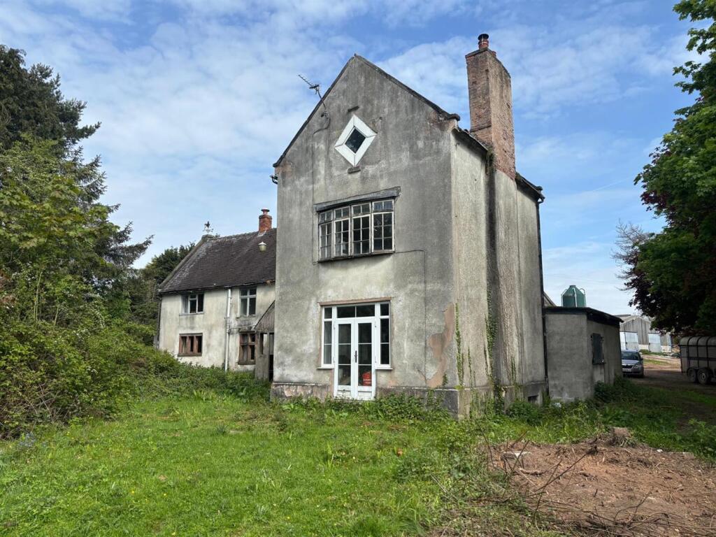 House in Stoke-on-Trent - More