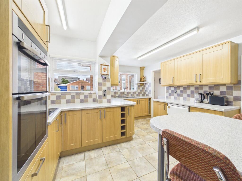 Hollis Gardens, Cheltenham, Gloucestershire, GL51 photo 3