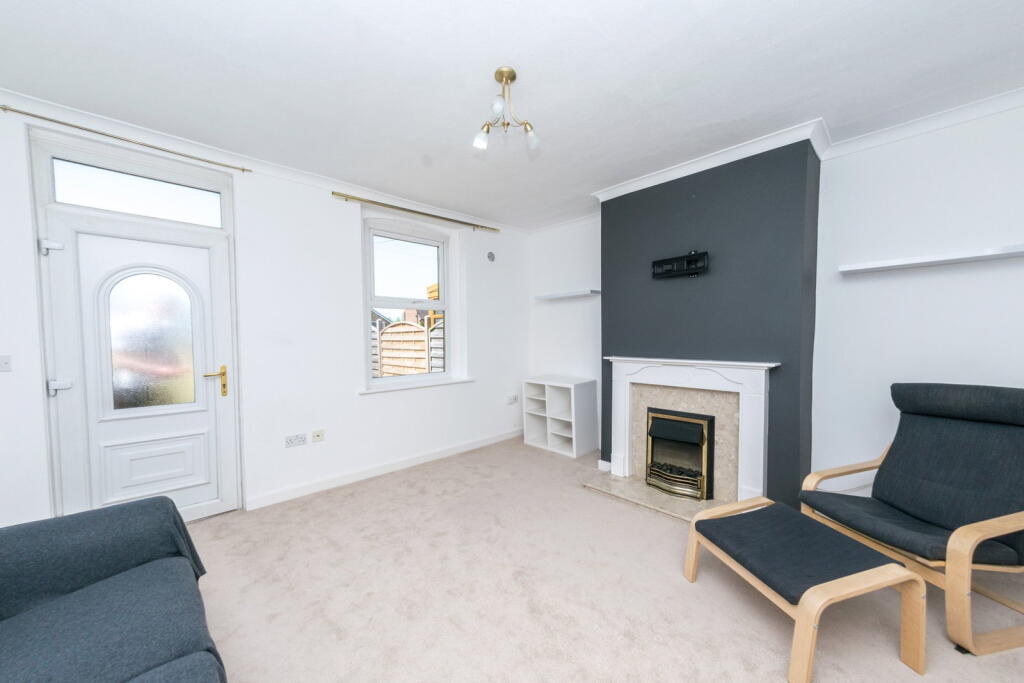 House in Huddersfield, Clayton West - View 3