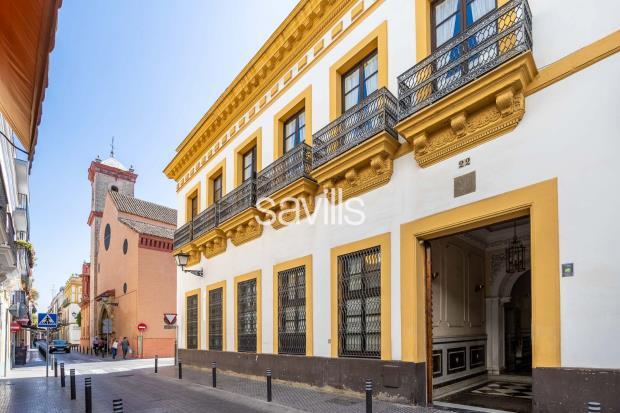 Main image of property: Exclusive Apartment To Renovate In A Historic Seville Palace, Centro, Sevilla