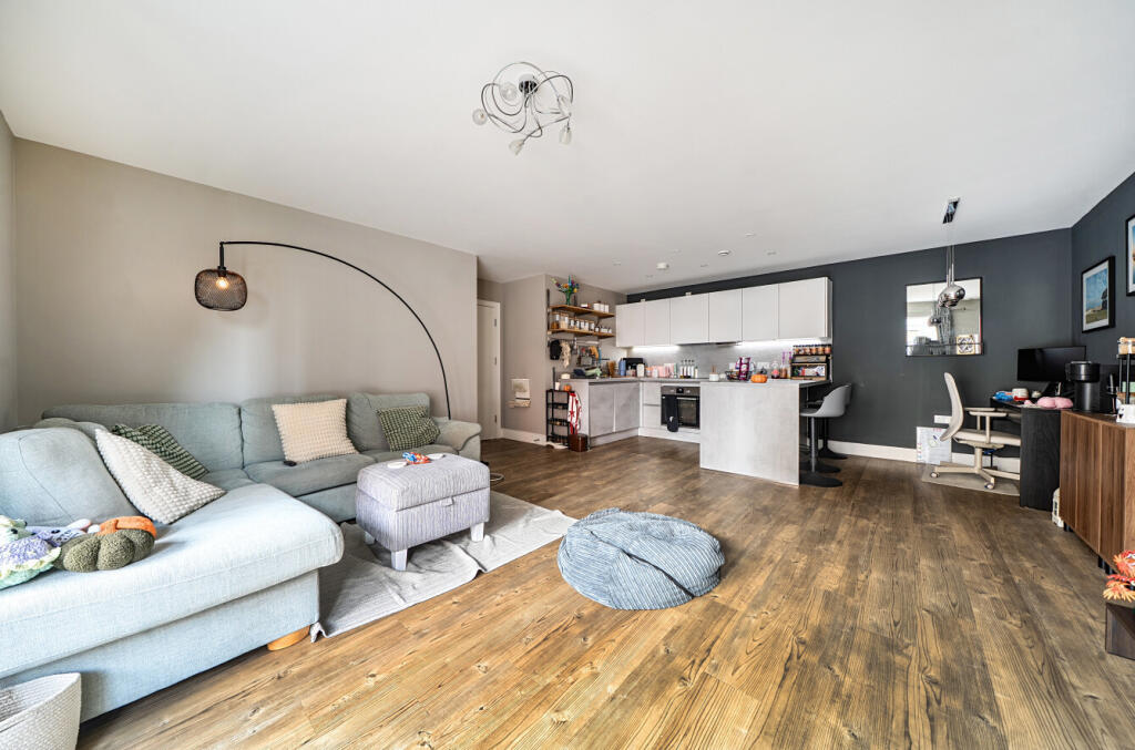 Apartment in Southampton - View 5