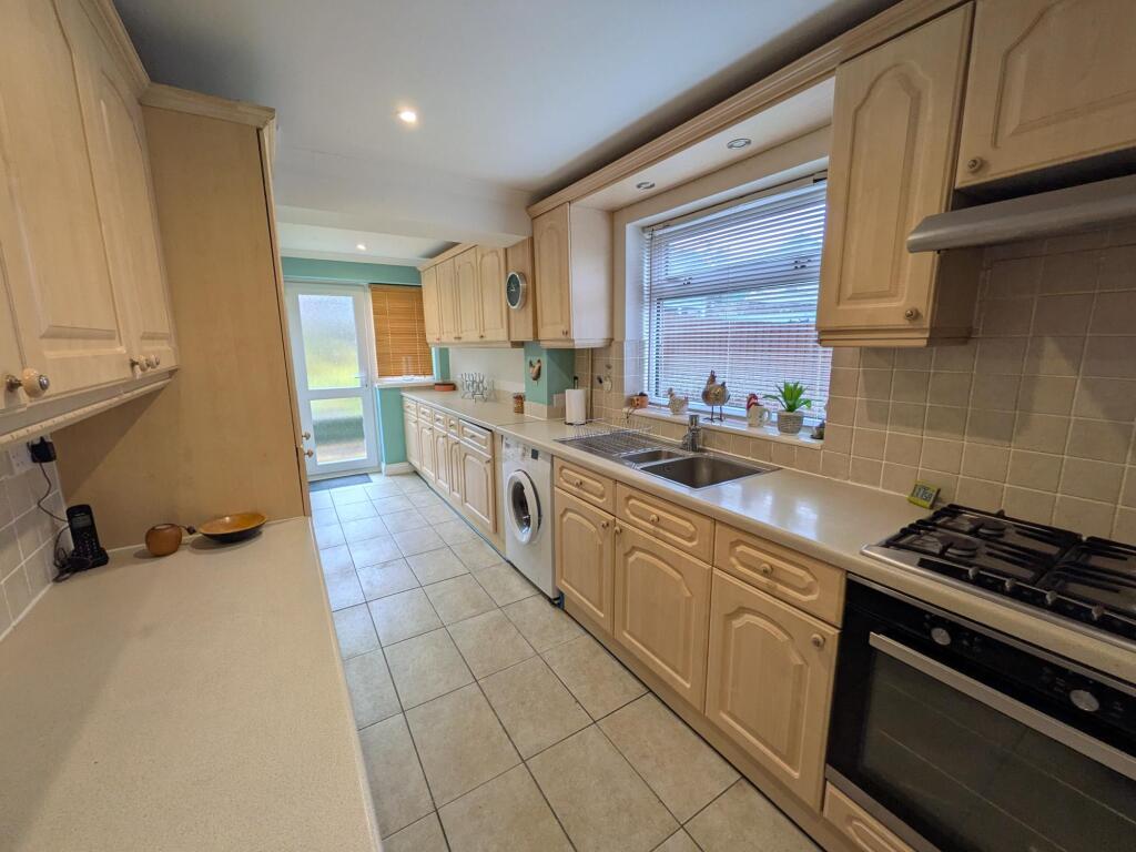 Carmarthen Drive, Tonteg, Pontypridd photo 5