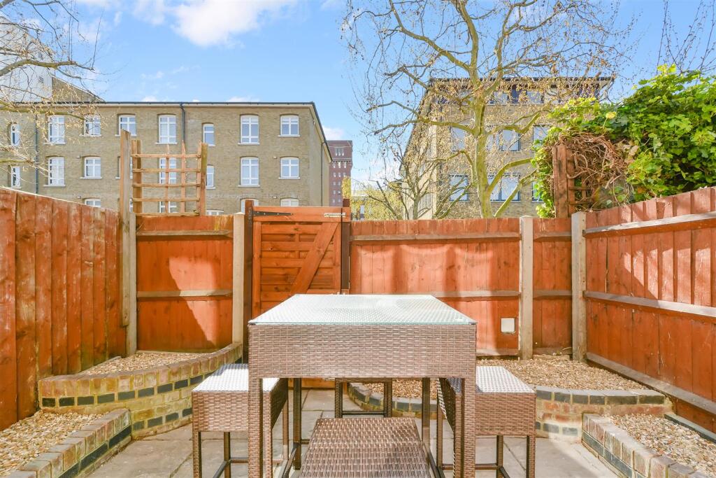 4 bedroom terraced house for rent