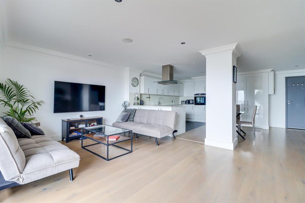 Apartment in Southend-on-Sea, Essex - View 5