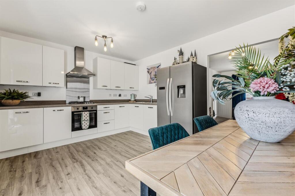 House in Stoke-on-Trent, Trentham Manor, Blurton - View 3