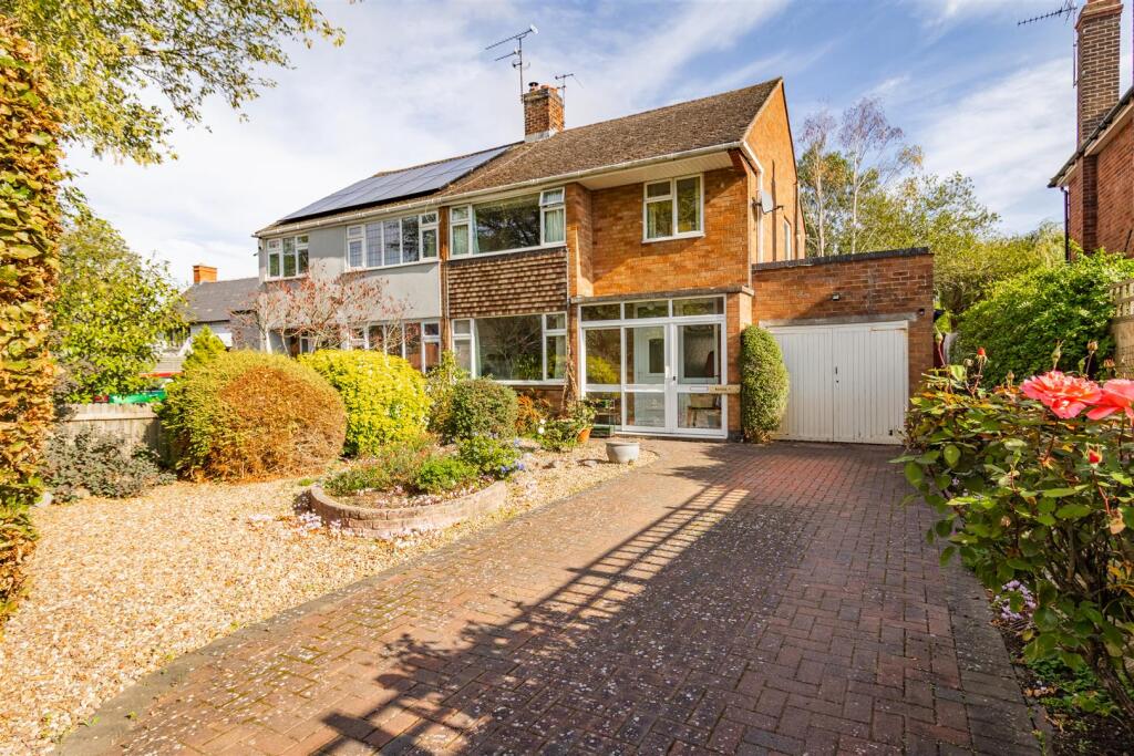 Main image of property: Southam Road, Long Itchington