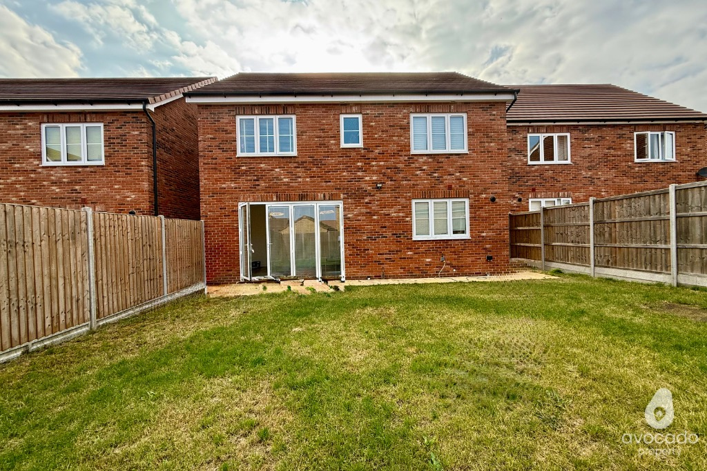 House in Shinfield, Ryeish Green - View 5