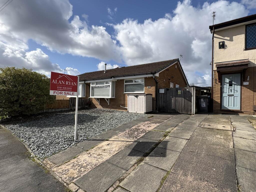 Main image of property: 44 Ravenwood, Chadderton, Oldham, OL9 9UE