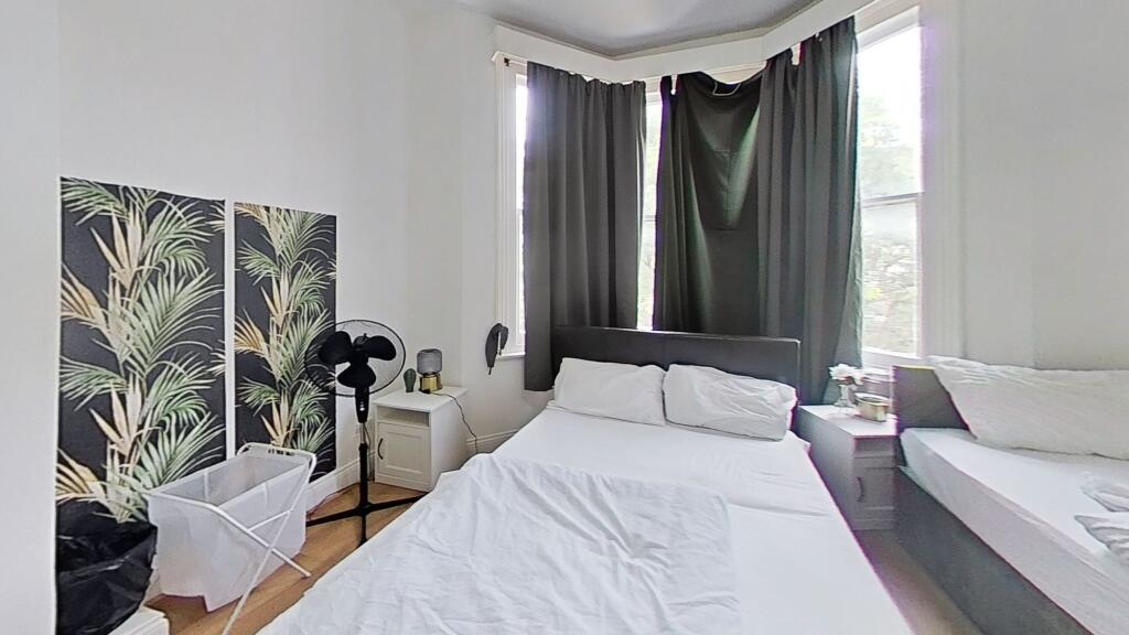 Main image of property: Charlton Road, London, SE3