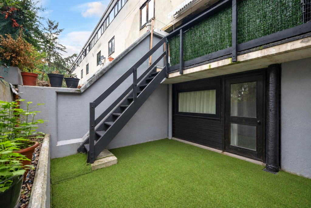 Apartment in London, Alexandra Road Estate, South Hampstead - View 5