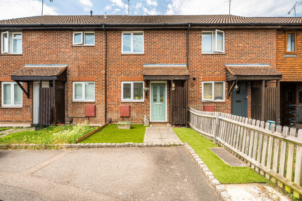 Main image of property: Barnfield Way, Oxted, RH8 9QG