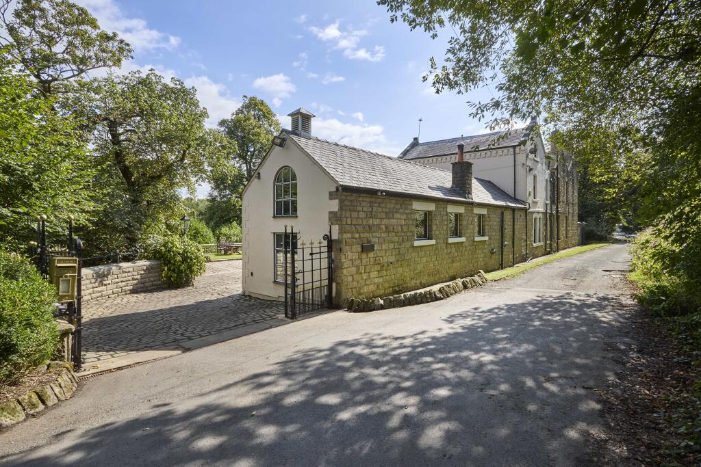 House in Bolton - View 4