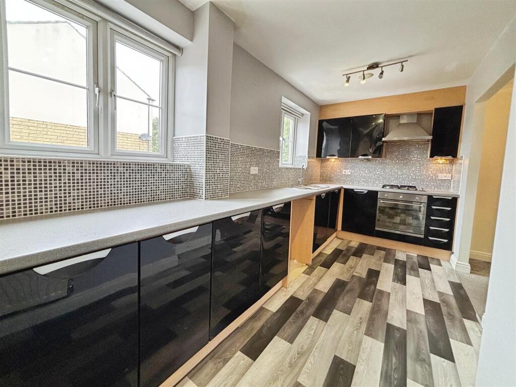 House in Bradford, Buttershaw - View 2