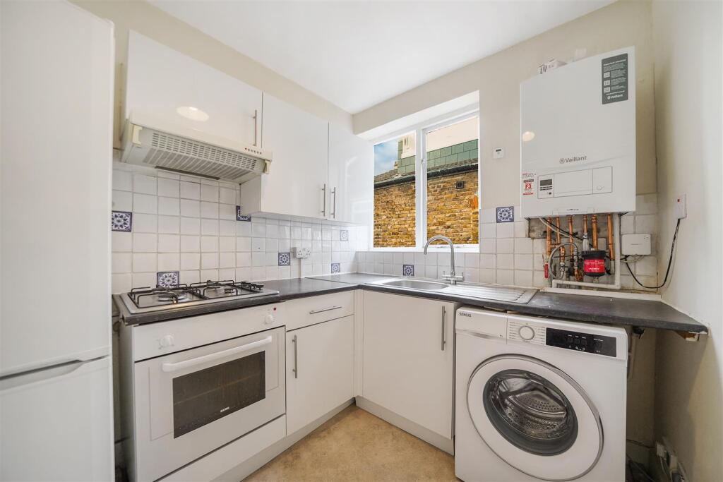 Apartment in London, Brondesbury Park, Brondesbury - View 4