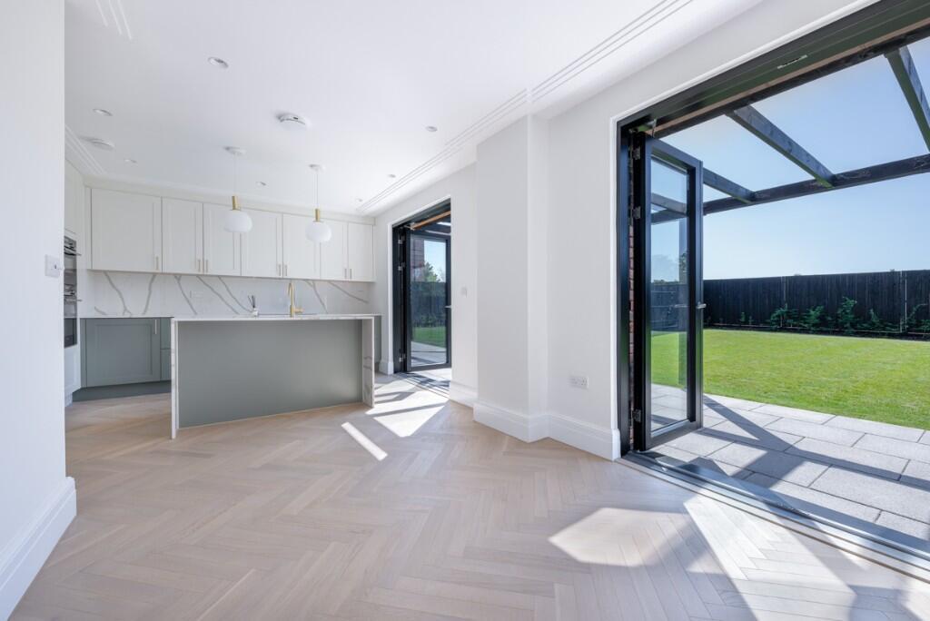 Alfold Gardens, 
Alfold, 
Cranleigh,
GU6 8BG photo 2