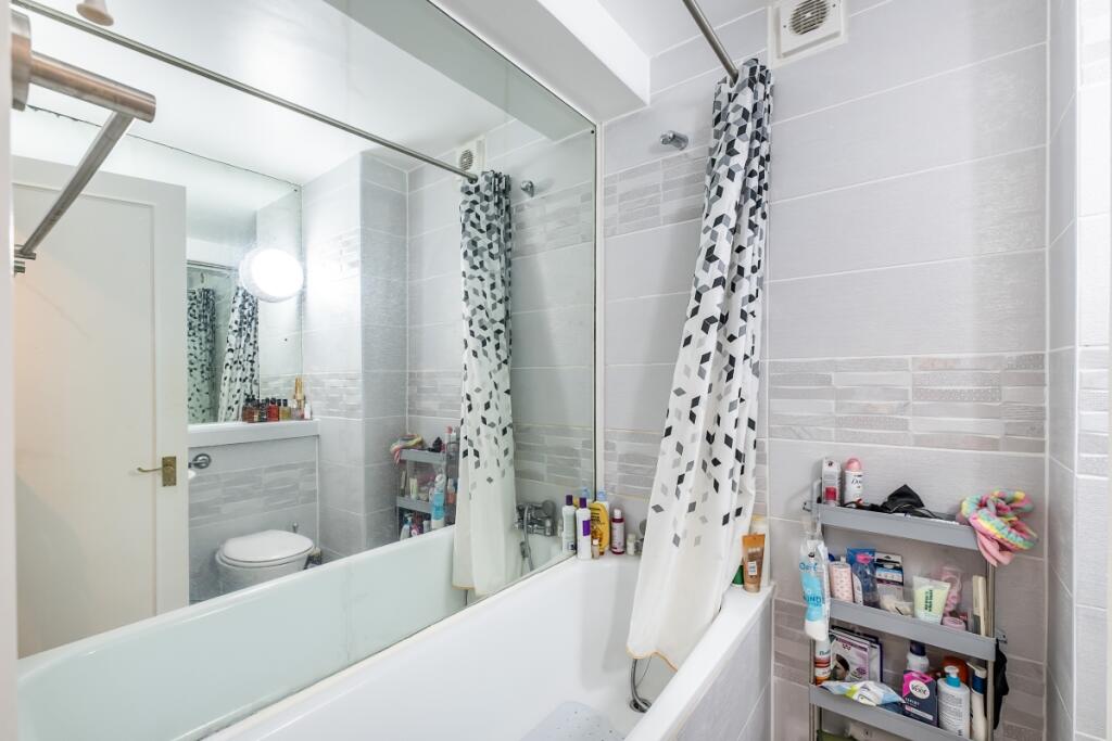 Apartment in London, Paddington - More