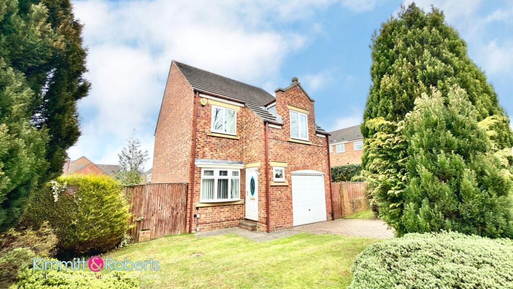 3-bed detached on Longlands Drive, Houghton le Spring, Tyne and Wear, DH5 8LR, £200,000