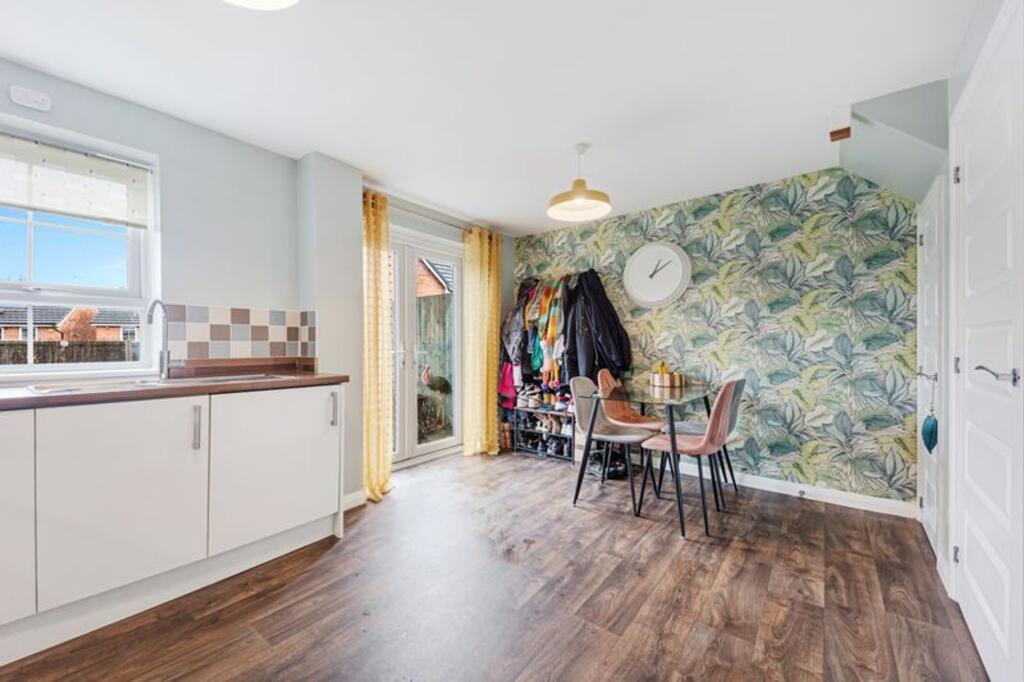 Wisbech Close, Runcorn, WA7 photo 4