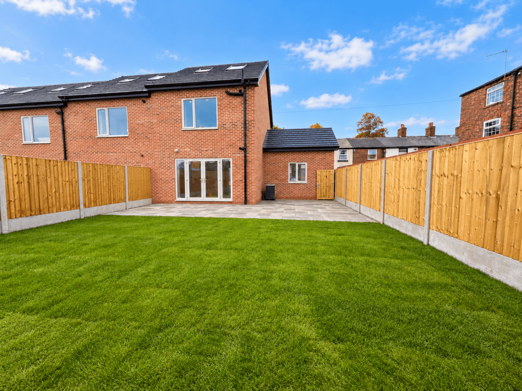 House in Macclesfield, Hurdsfield - View 2