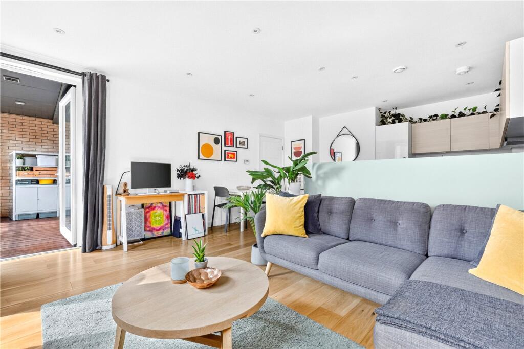 Apartment in Southall - View 5