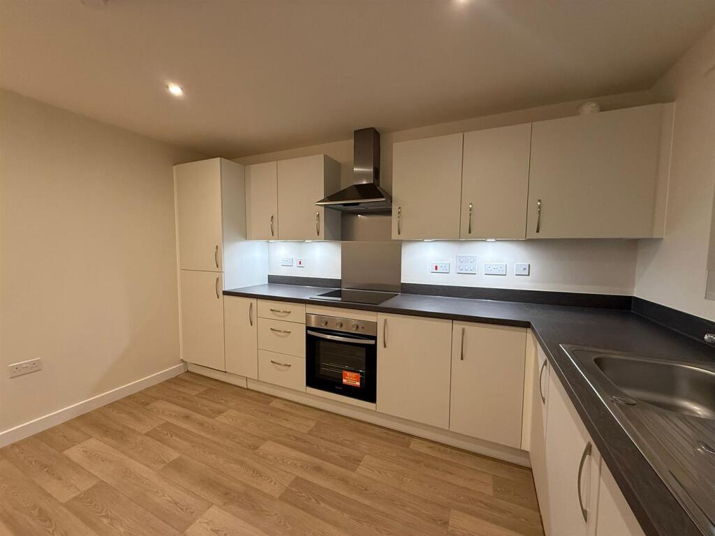 House in Hull - View 4