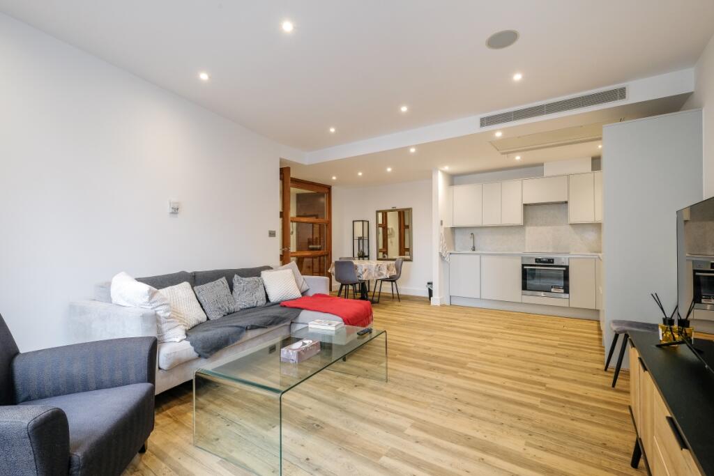 Apartment in London - More