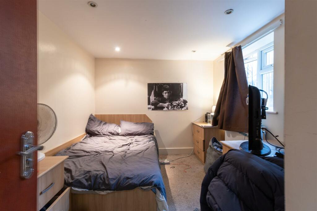 Estcourt Terrace, Headingley, Leeds photo 2
