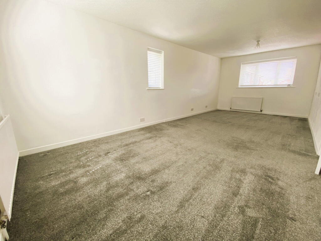 House in Oldham, Greater Manchester - View 6