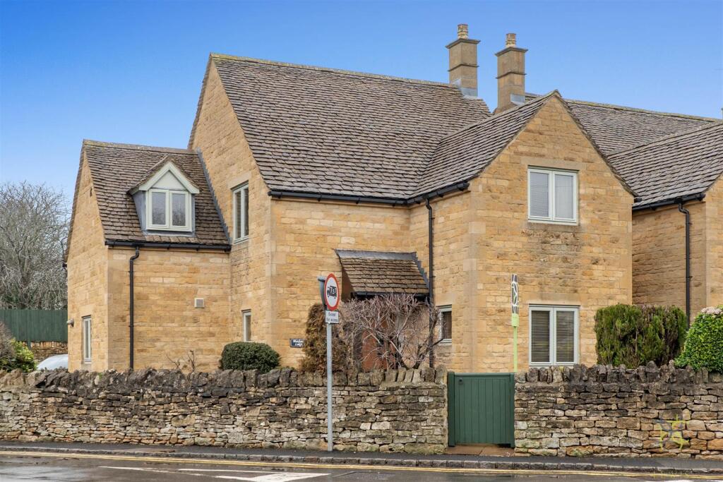3-bed detached on Childswickham Road, Broadway, £750,000