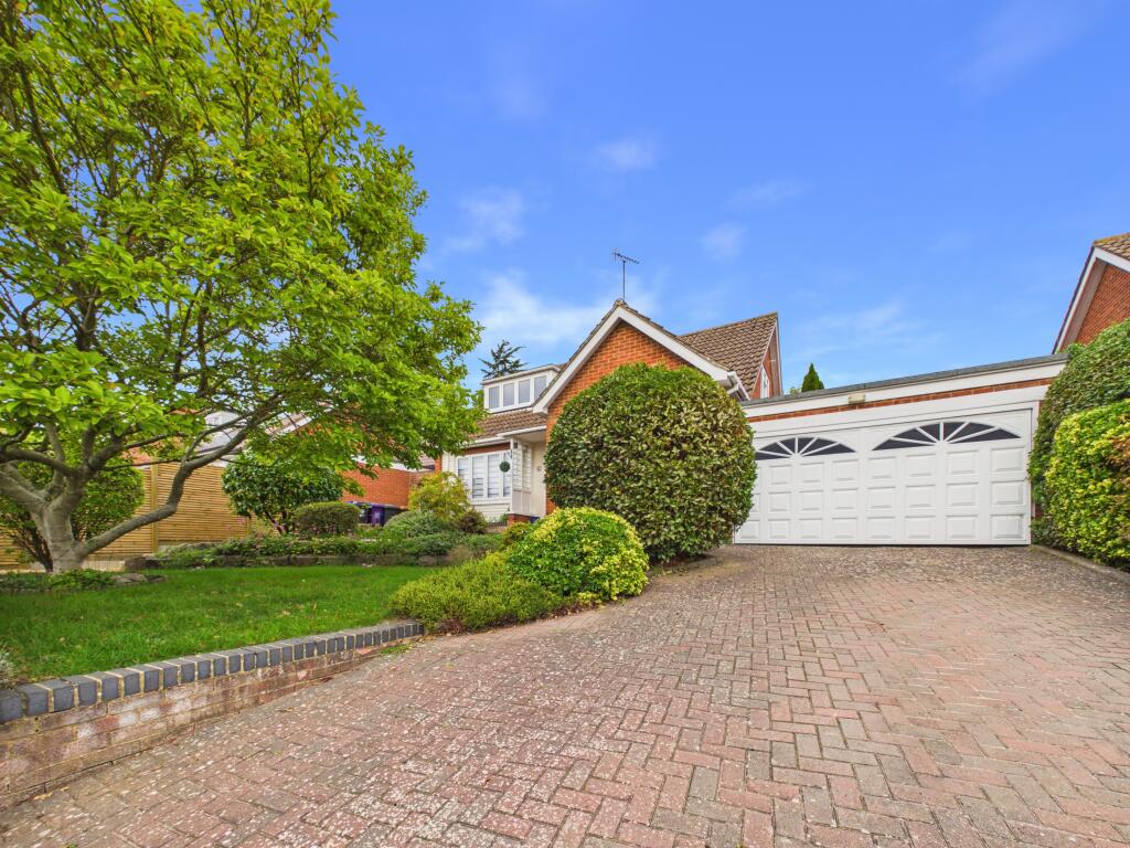 3-bed detached on Cranborne Avenue, Hitchin, £800,000
