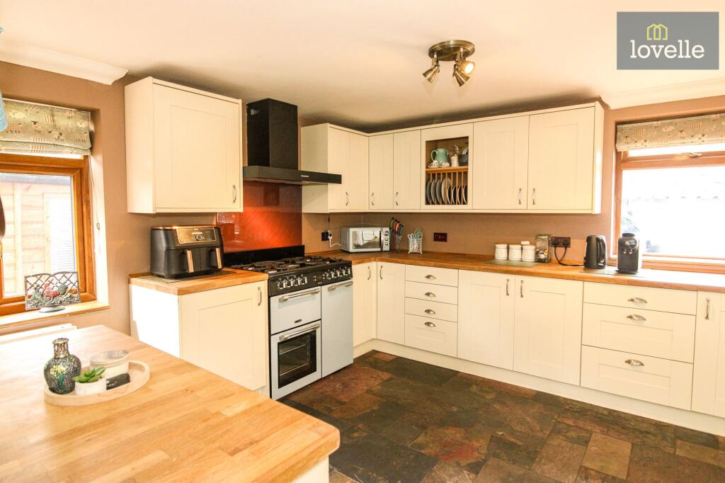 House in East Lindsey, Church End, North Somercotes - View 4