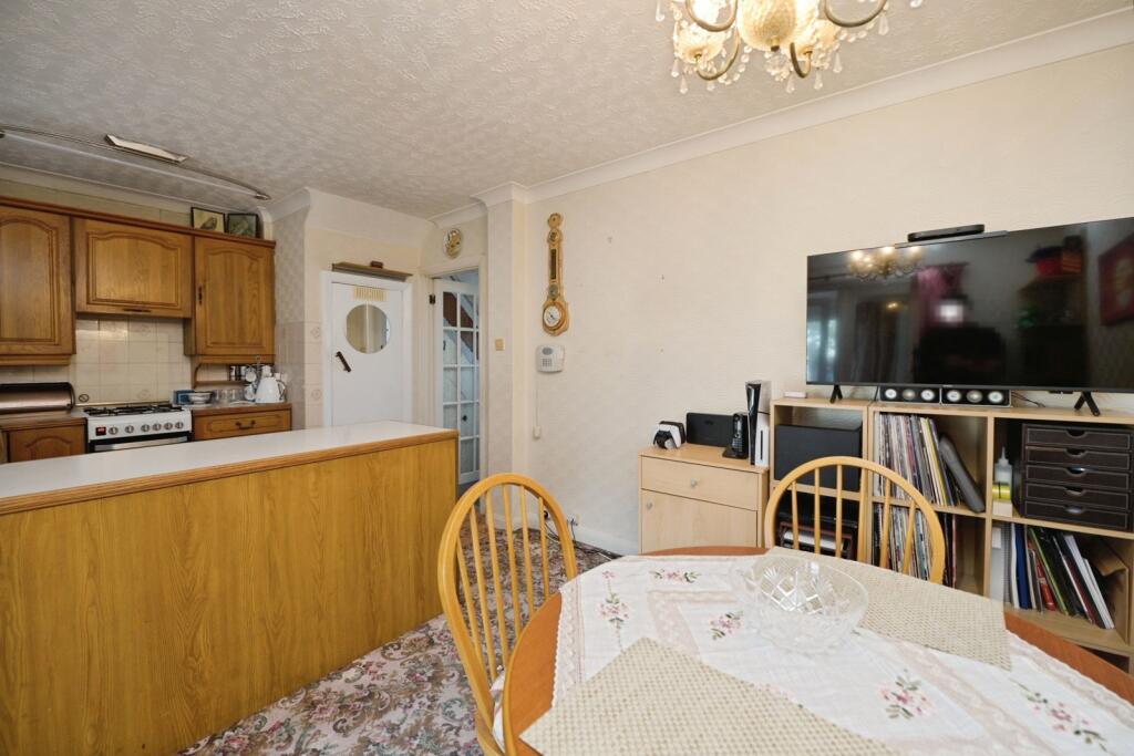 House in Romford - More