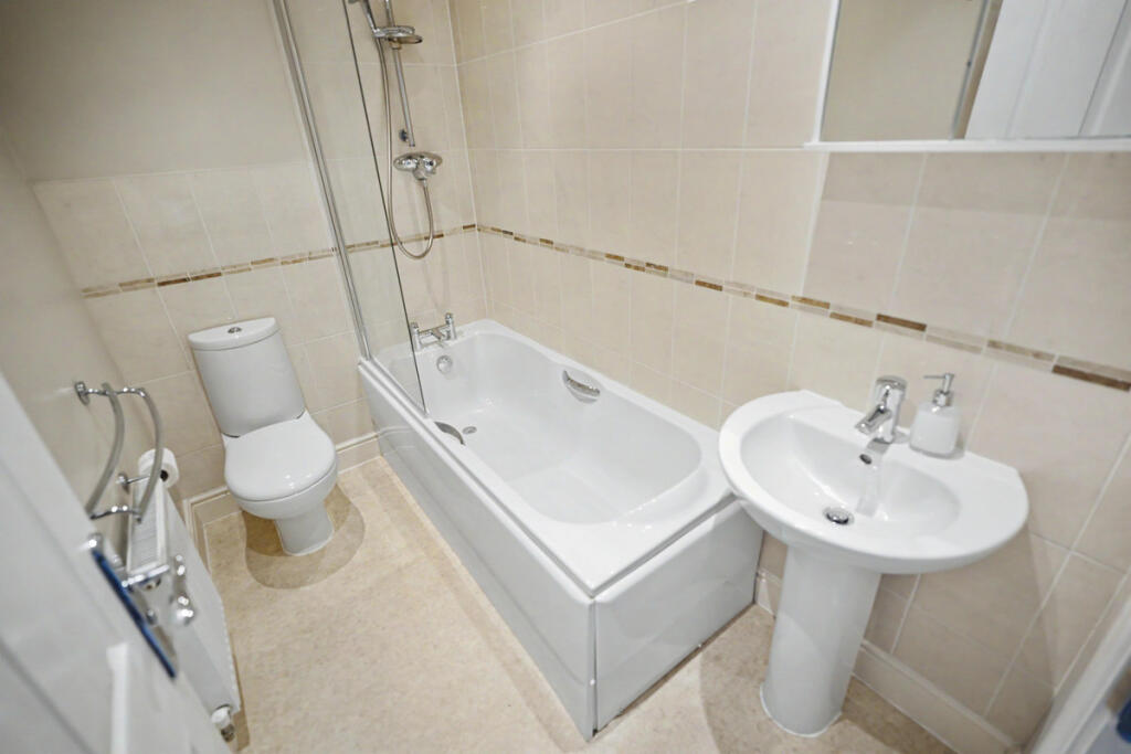 Chestnut Close, Milton Malsor, Northampton, NN7 3HJ - More