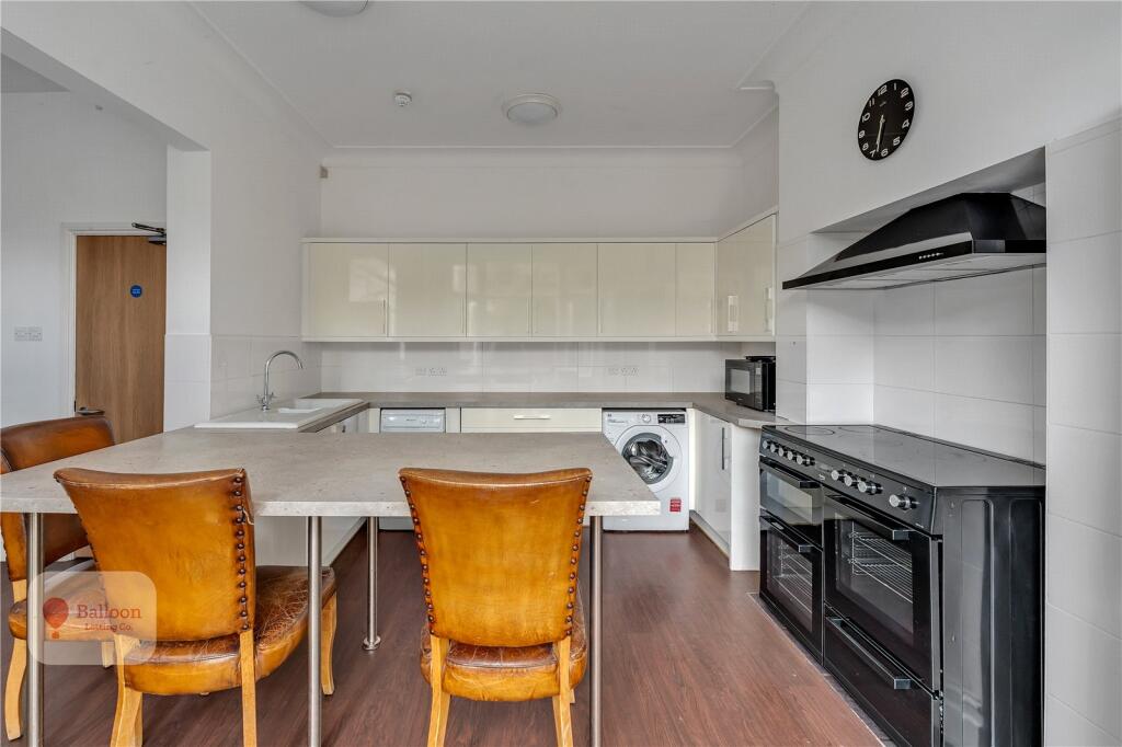 7 bedroom terraced house for rent
