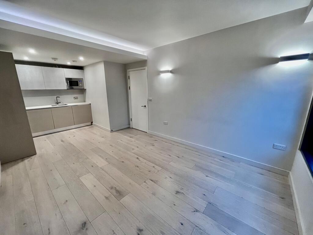 Apartment in Bracknell - View 5