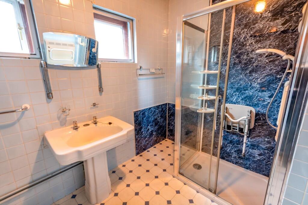 The Green, Finningley, Doncaster photo 4