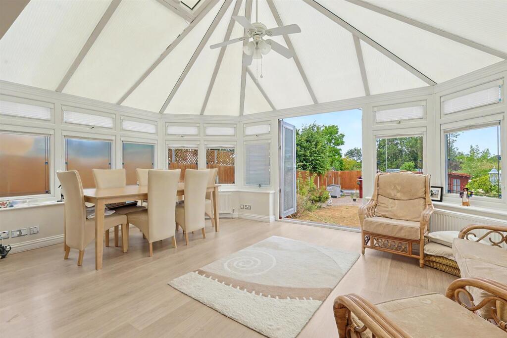 House in Southend-on-Sea - More