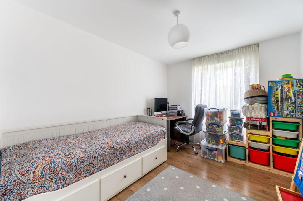 Apartment in Harrow - More