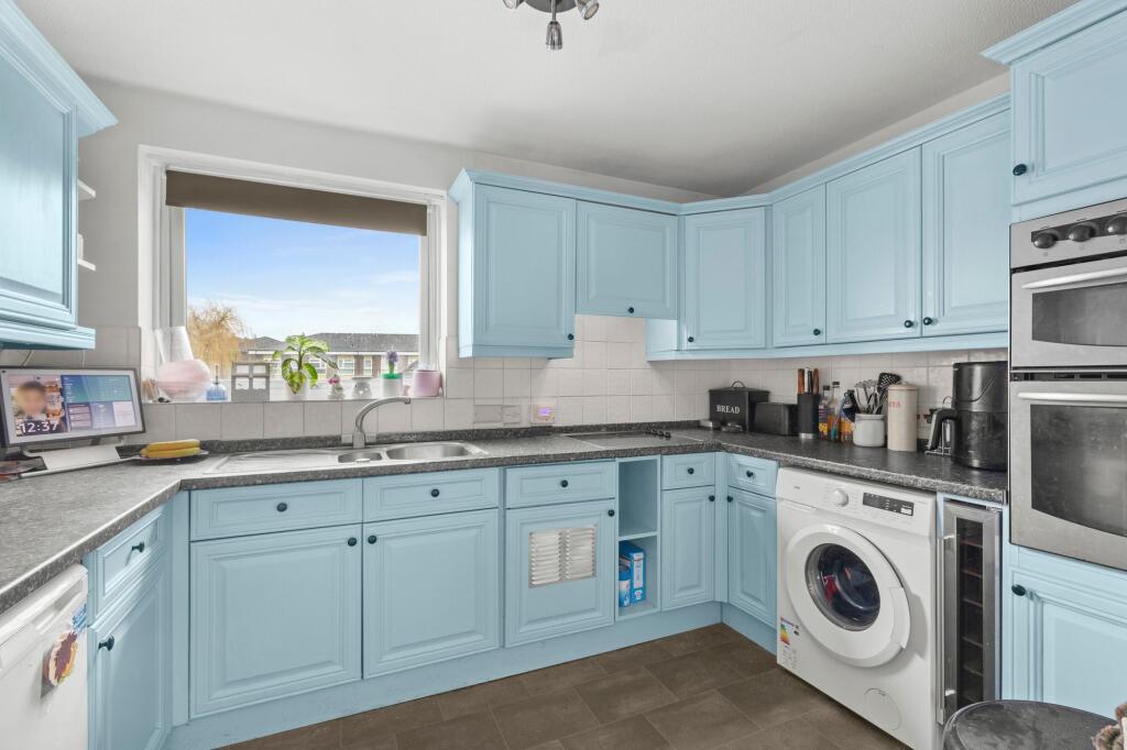 Cressington Place, Bourne End, SL8 photo 3