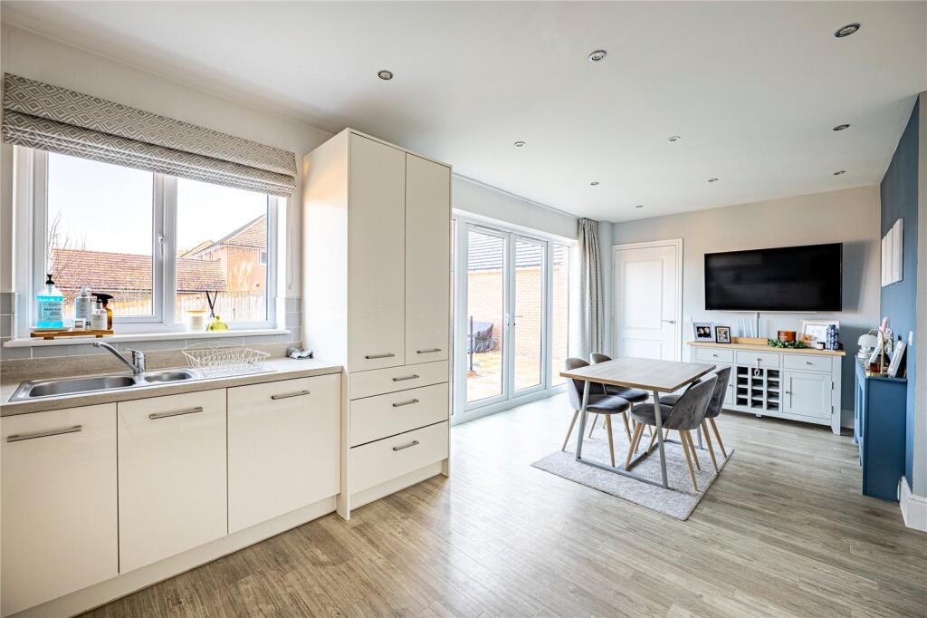 House in Warminster, Tascroft Rise, Wiltshire - View 3