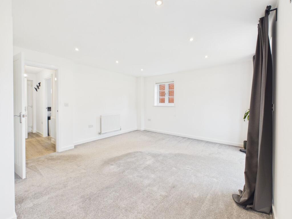 House in Towcester, West Northamptonshire - View 5