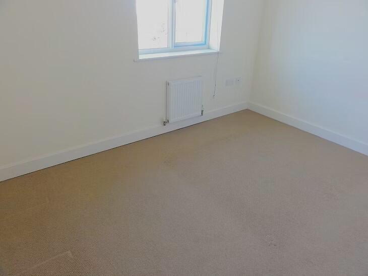 Apartment in Far Cotton - View 4