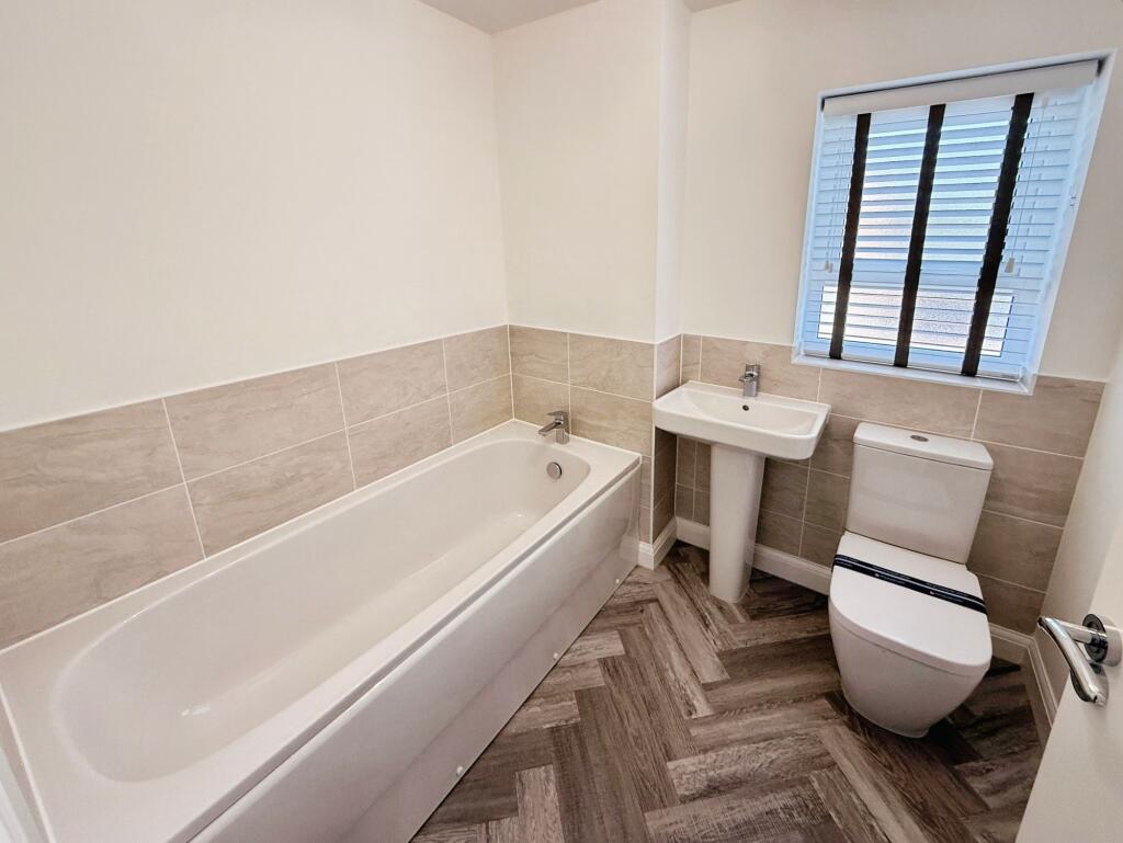 Clarke Avenue, Ironbridge, TF8 photo 4