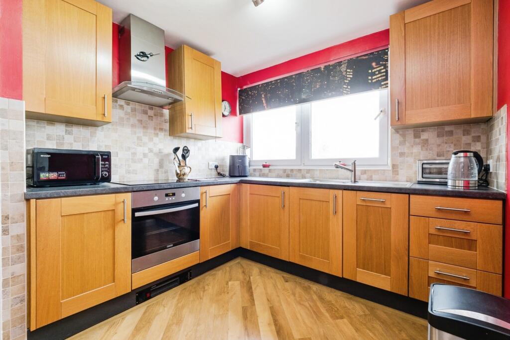 Apartment in Romford - View 3